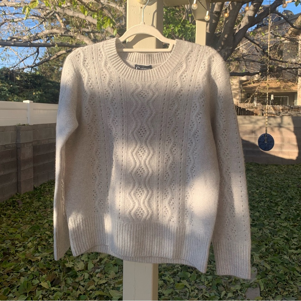 NWT C by Bloomingdale’s Cashmere sweater light grey size L